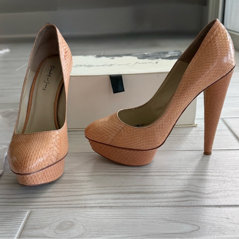 Elizabeth & James Platform Heels Size 8